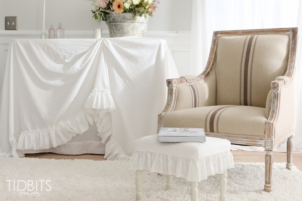 DIY Ruffle Tablecloth from cotton sheets 