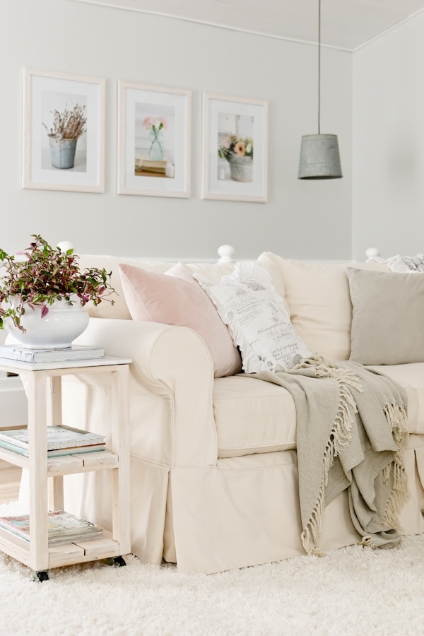 Spring home decor in living room