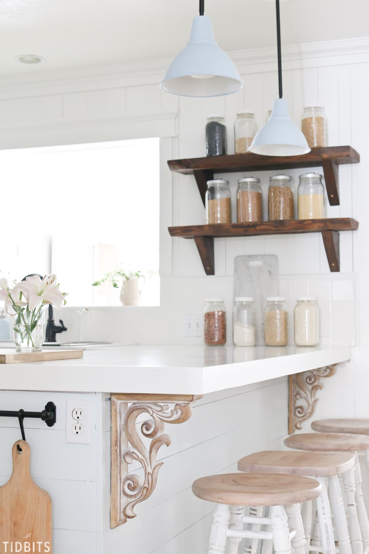 A Spring kitchen refresh. My process for cleaning and refreshing my cottage farmhouse kitchen. #camitidbits #cottagestyle #farmhousestyle #farmhousekitchen #cottagekitchen #springdecor