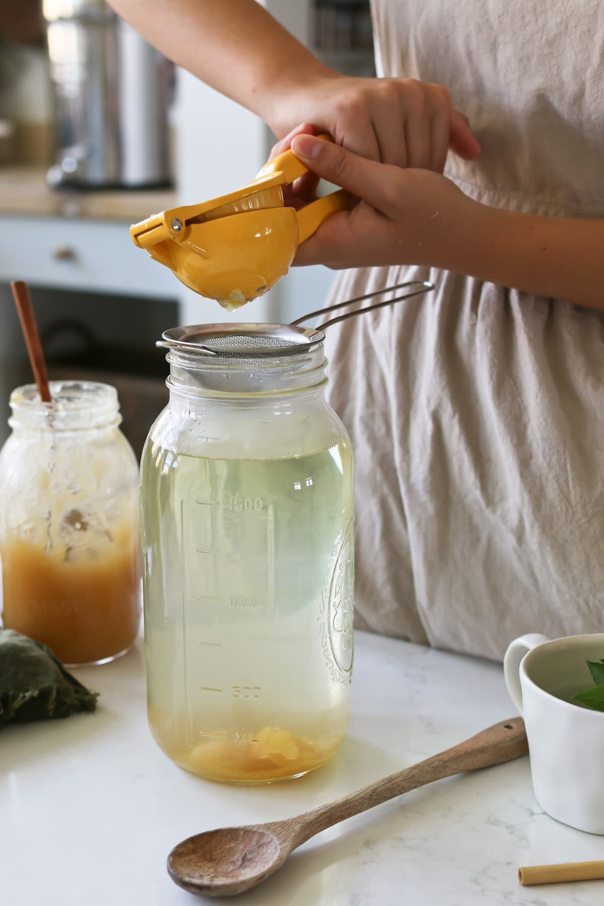 squeezing lemon juice into iced tea