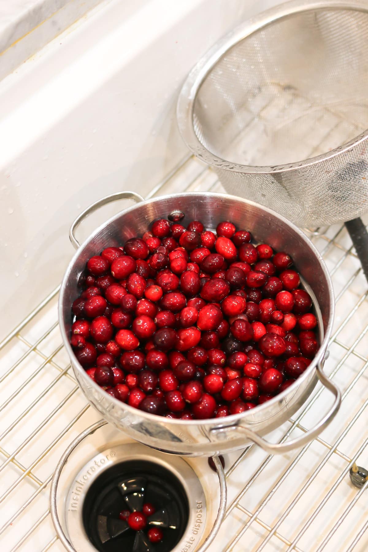 washing fresh cranberries