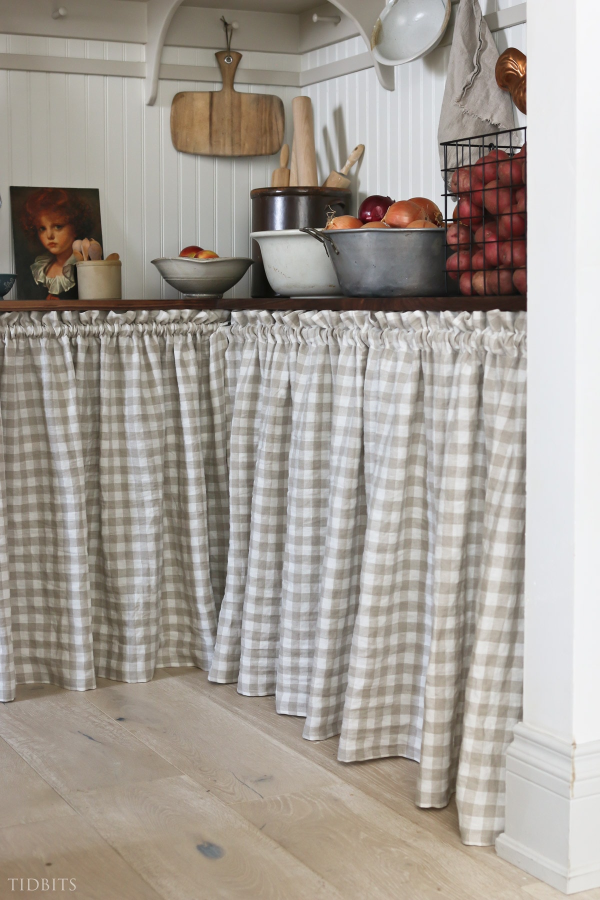 How to make cabinet curtains