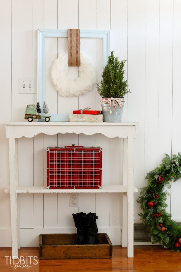 A Cottage Christmas Home Tour - Inspiration for your Entry Way