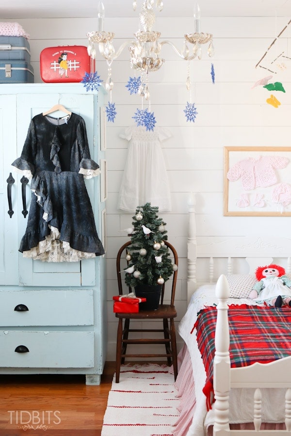 A Cottage Christmas Home Tour - Vintage Christmas Little Girls Room