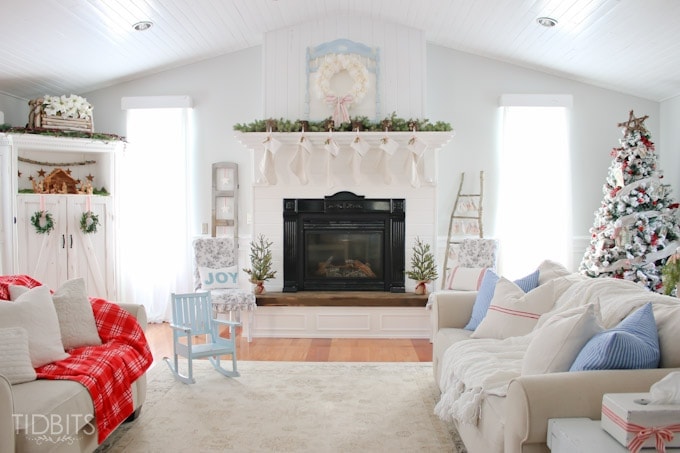 A Cottage Christmas Home Tour, by TIDBITS. Living room inspiration, simple touches of natural elements and lots of DIY's.