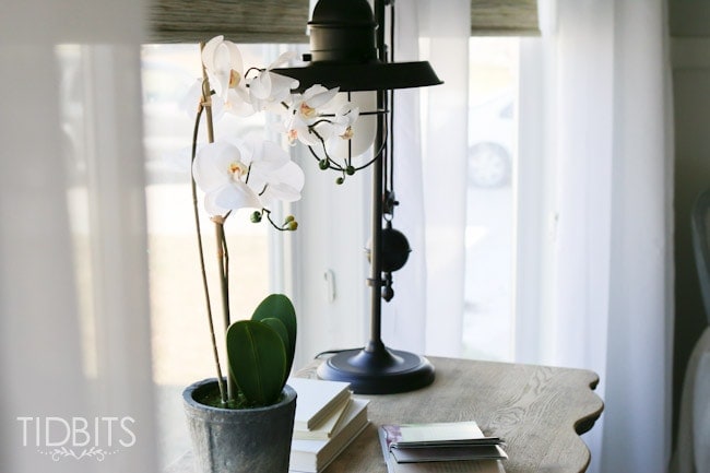 Spring Home Tour by TIDBITS. Simple touches to help your home feel fresh and alive after a long winter. 