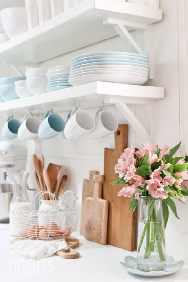Spring Home Tour by TIDBITS. Simple touches of Spring in the Kitchen.