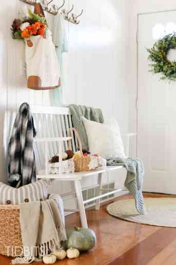 Decorate your home for Fall with these 7 natural elements. Fall entry way, Cottage fresh home.