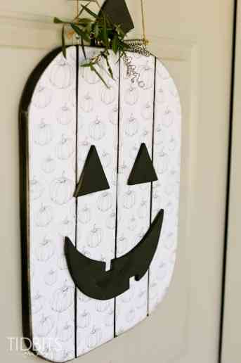 Seasonal character door hanger.