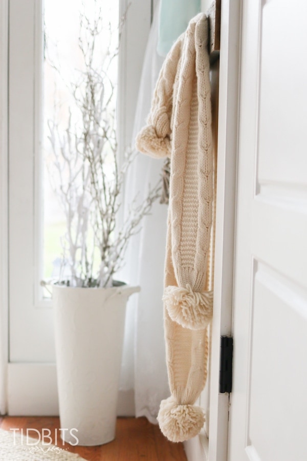 French Farmhouse Christmas Home Tour. Christmas in the entry way.