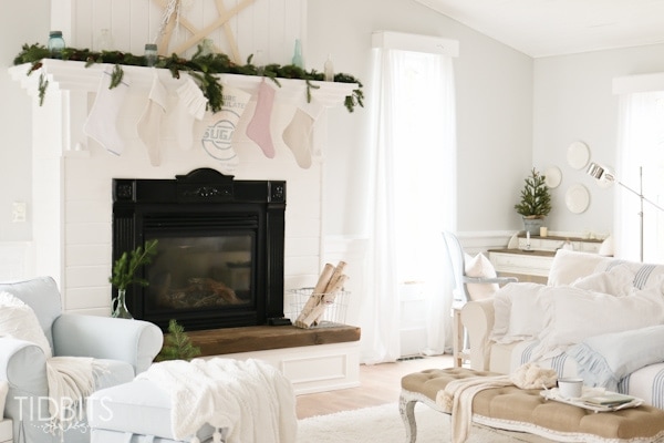 French Farmhouse Christmas Home Tour. Christmas in the living room.