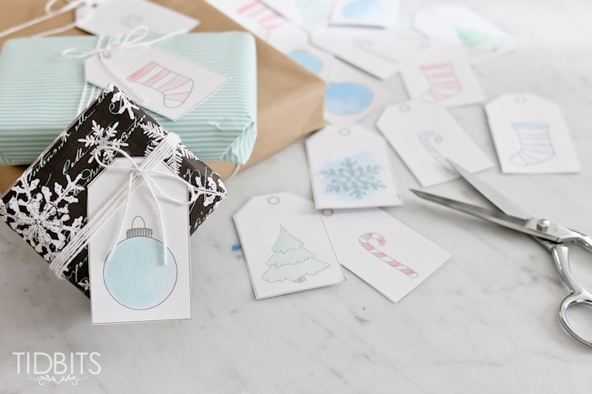 Free printable and customizable Holiday gift tags. 