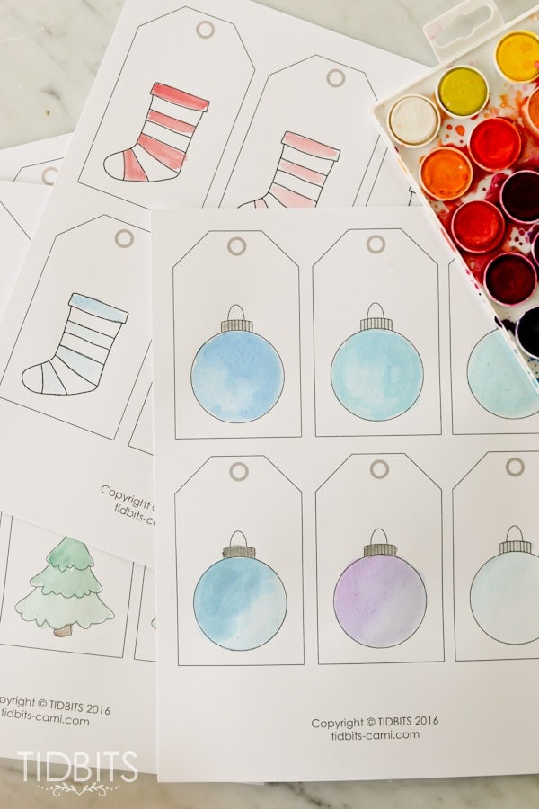 Free printable and customizable Holiday gift tags. 
