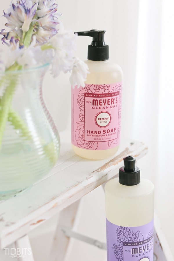 mrs' meyer's clean day hand soap