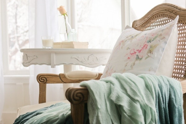 Subtle touches of Spring decor in the bedroom and entry way. TIDBITS Spring home tour.