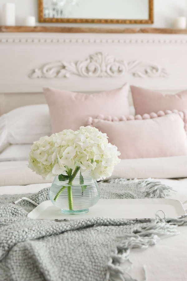 Subtle touches of Spring decor in the bedroom and entry way. TIDBITS Spring home tour.