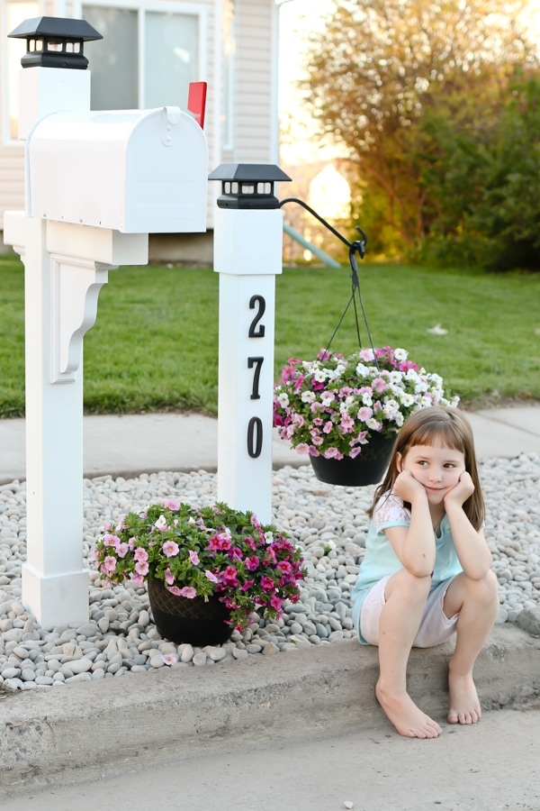 Upgrade your curb appeal by giving your mailbox a makeover! Step by step instructions for this cottage style customized mailbox and address post.