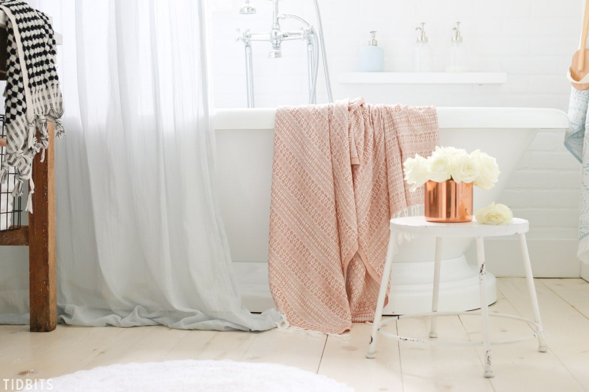 TIDBITS Fall Home Tour | Subtle changes in the Bathroom