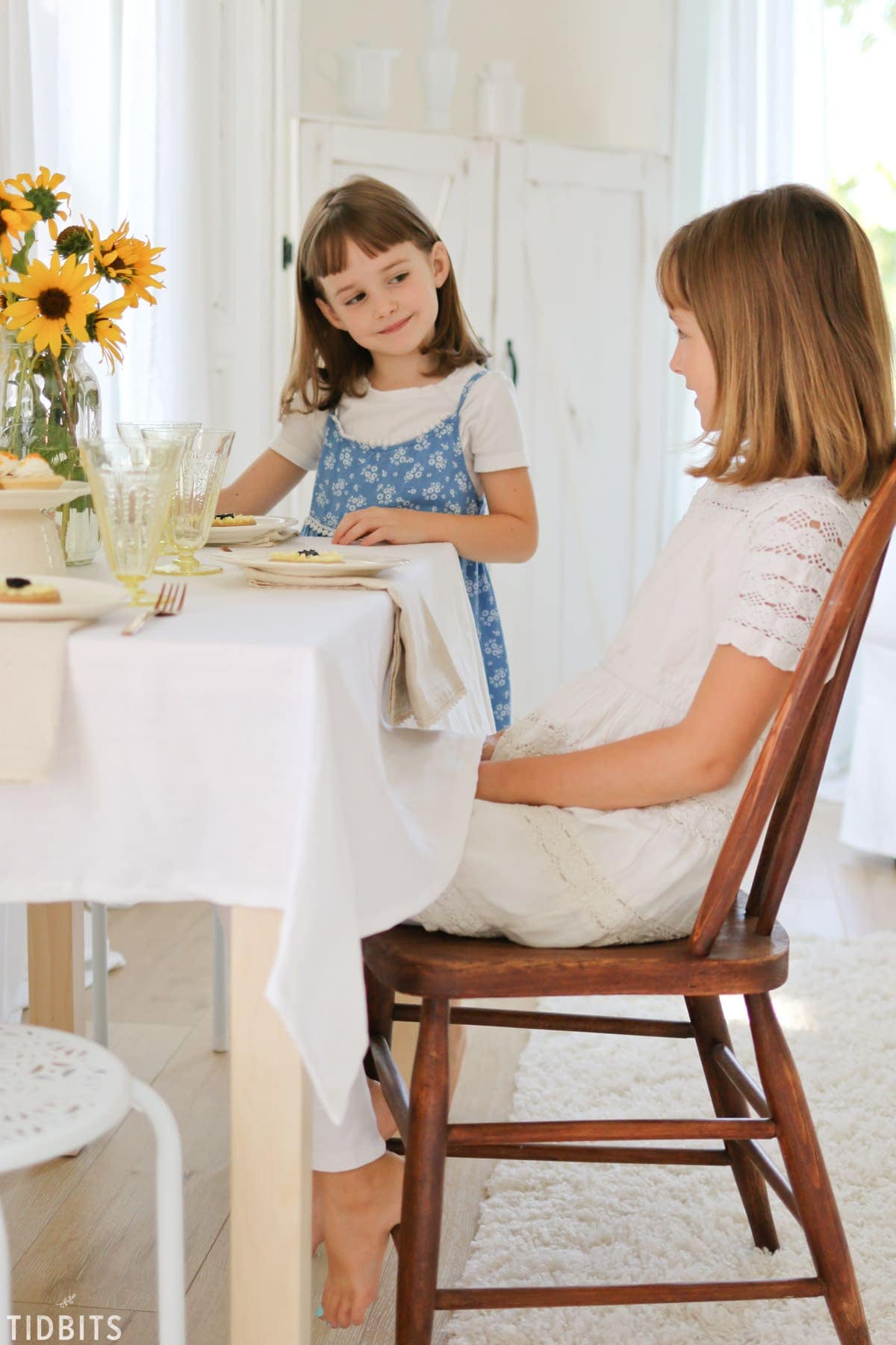 Simple Sunflower Fall Tablescape | Delight your loved ones with seasonal simplicity.