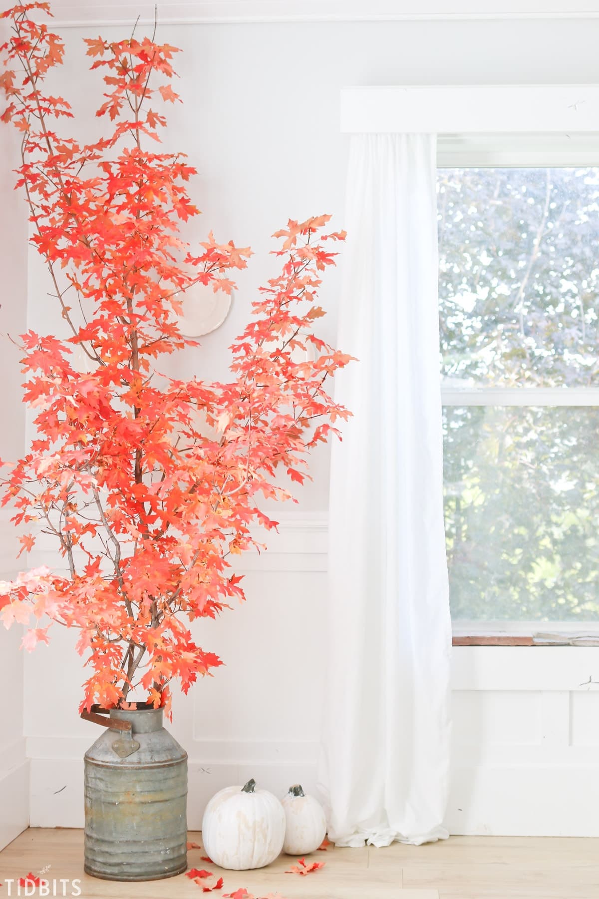 Enjoy the changing color of leaves outside and inside the home! Fall leaves in decor, by TIDBITS.