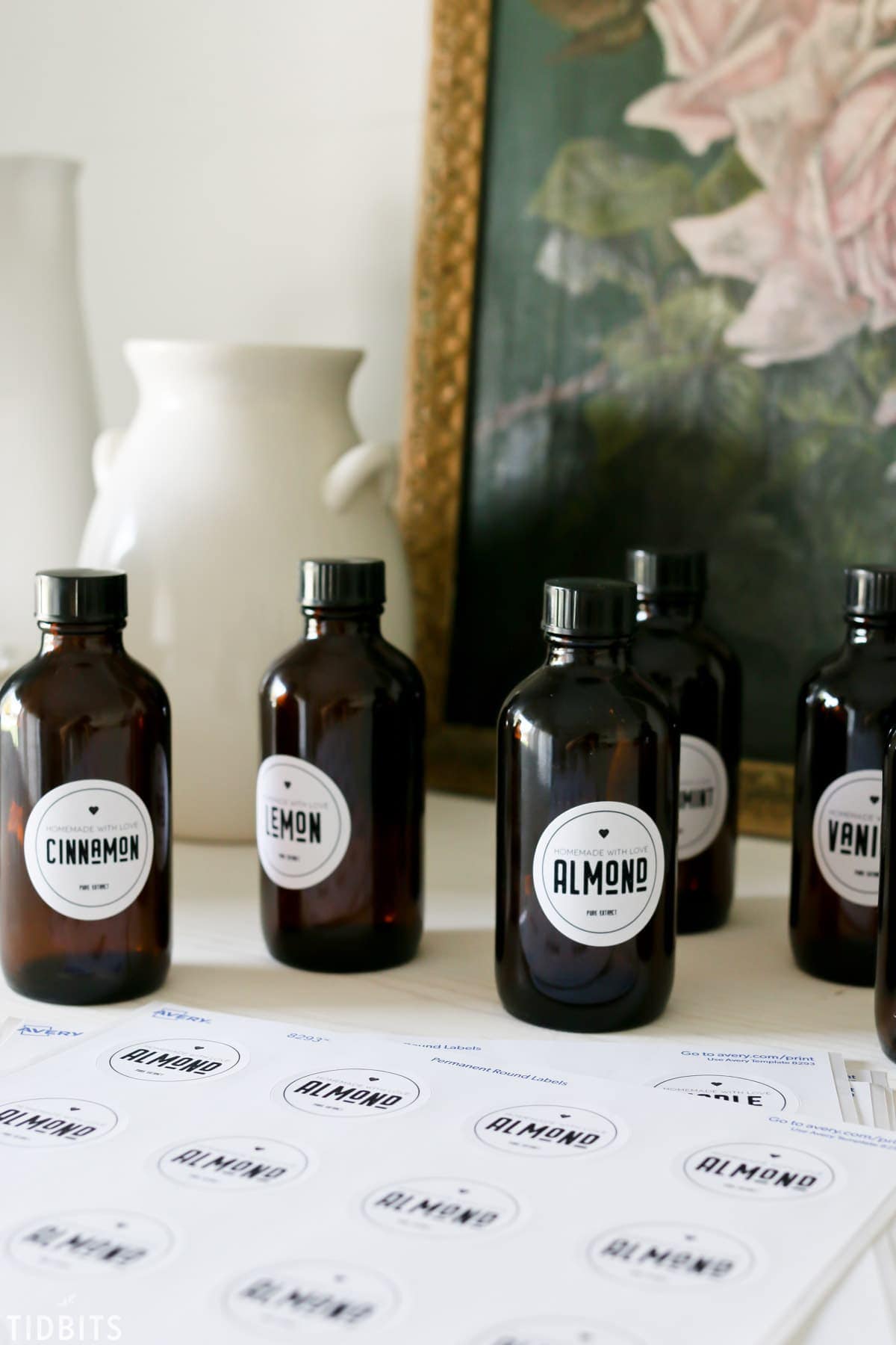 Free printable Vanilla Extract labels + 6 more extract flavors! Square or Circle available.