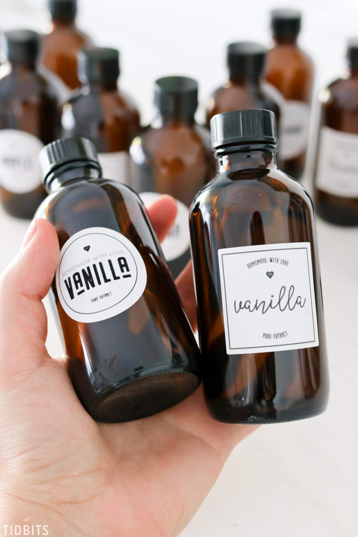 Free printable Vanilla Extract labels + 6 more extract flavors! Square or Circle available.