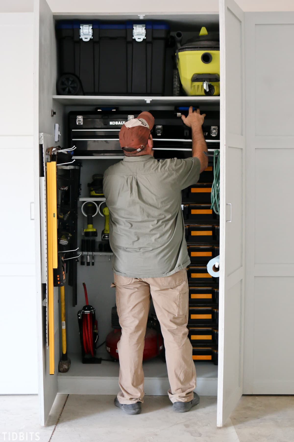 tool storage in garage cabinets