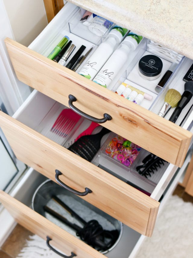 ORGANIZING BATHROOM DRAWERS AND CUPBOARDS STORY