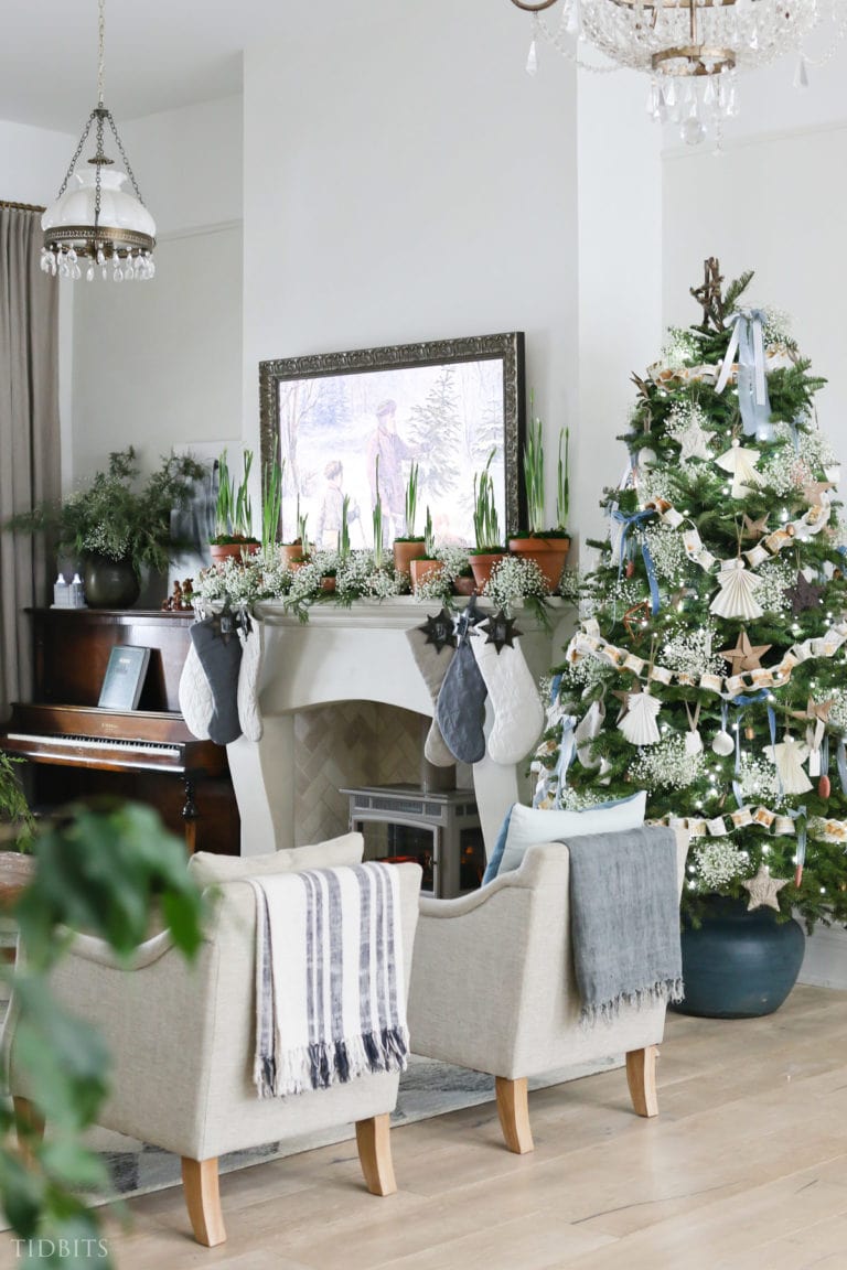 Living Room Decorating Ideas for Christmas that are Budget Friendly