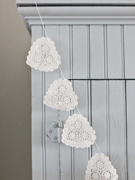 Valentines Day Ideas with Doilies - make a garland