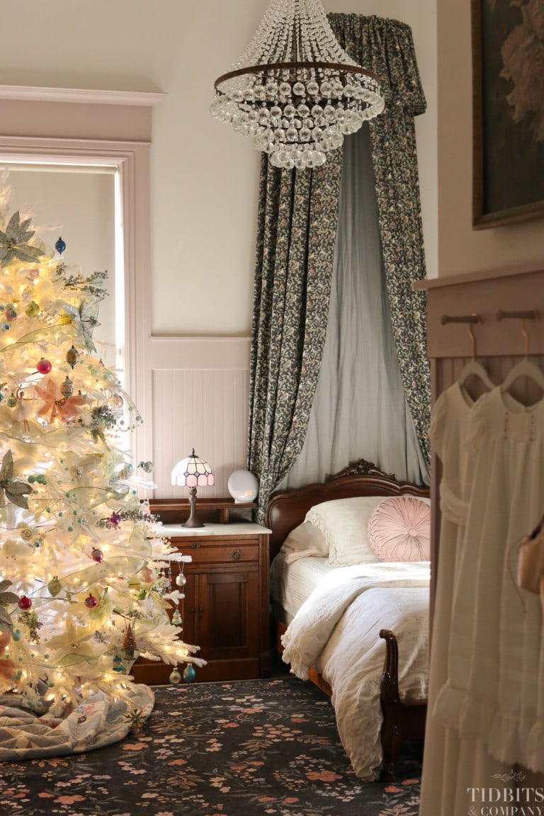Cozy Christmas Bedroom Ideas