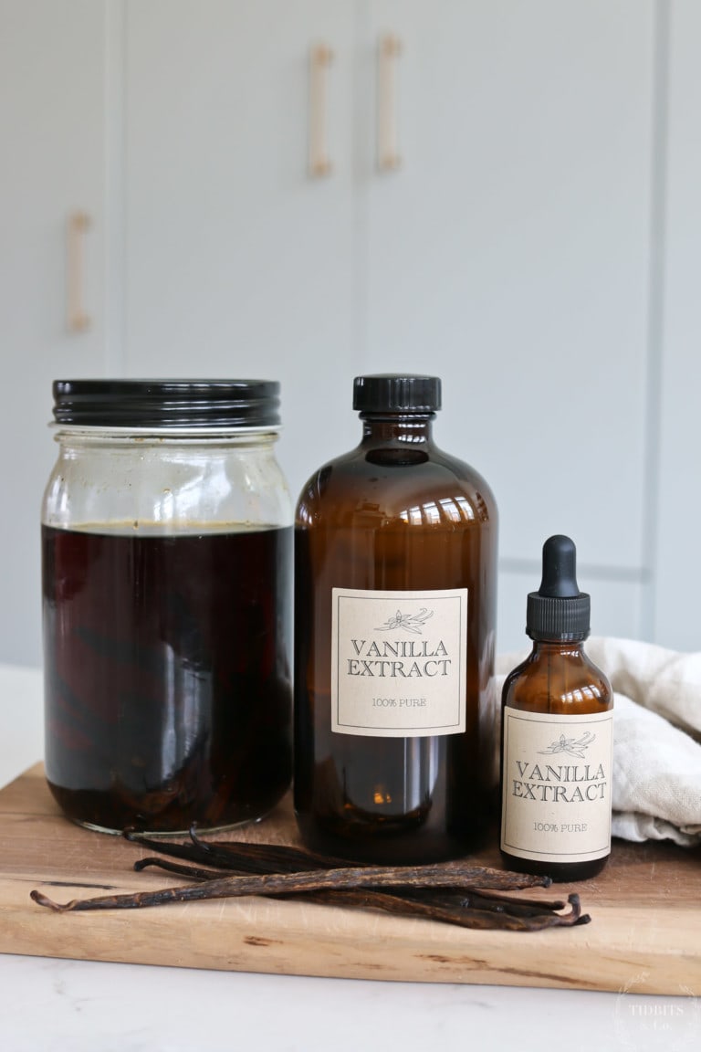 How to Make the Best Homemade Vanilla Extract + Free Labels